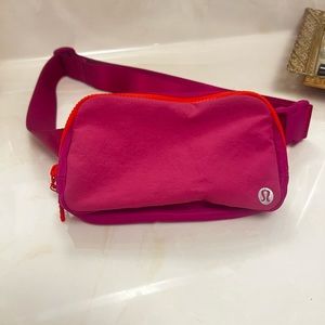 Lululemon belt bag - never used